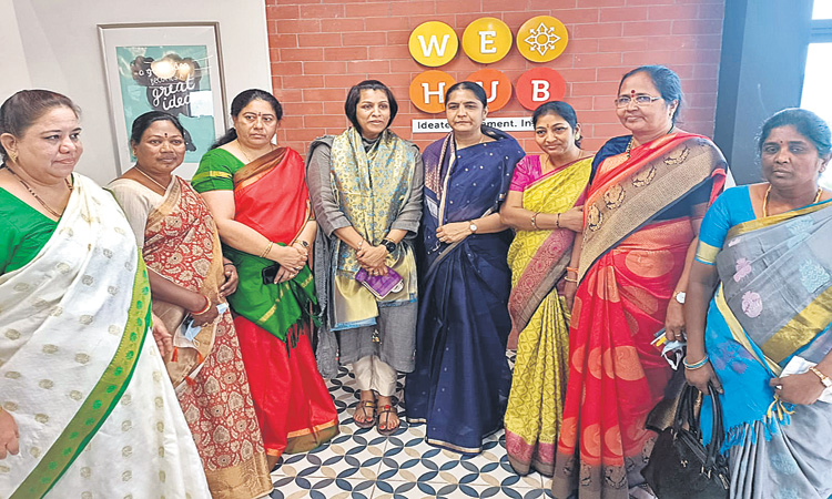 మహిళా పారిశ్రామికవేత్తలకు వీ-హబ్‌ అండ