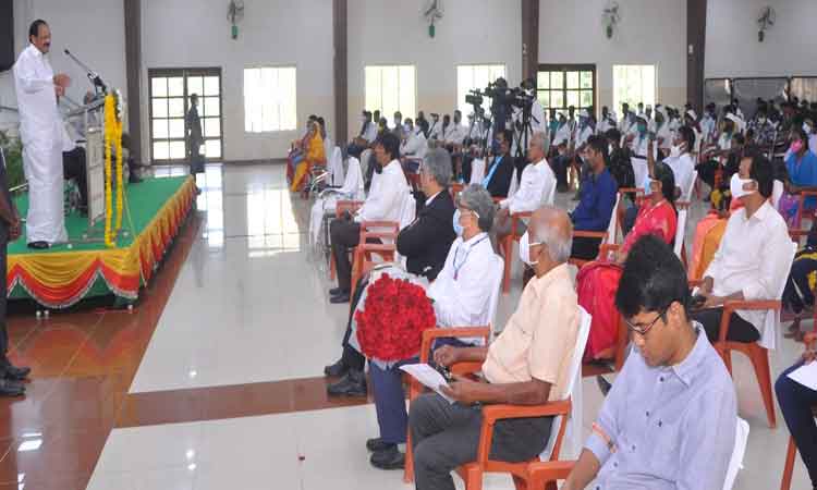 క్రమశిక్షణతో ఇష్టపడి కష్టపడితే విజయాలు సొంతం: వెంకయ్యనాయుడు