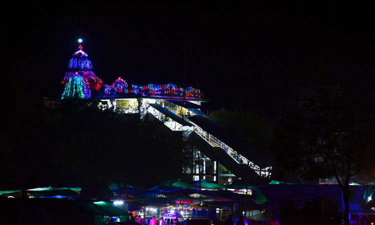 కొమ్మాల జనసంద్రం