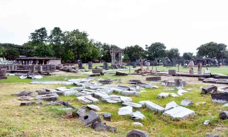 శిల్పసంపద.. మౌనరోదన