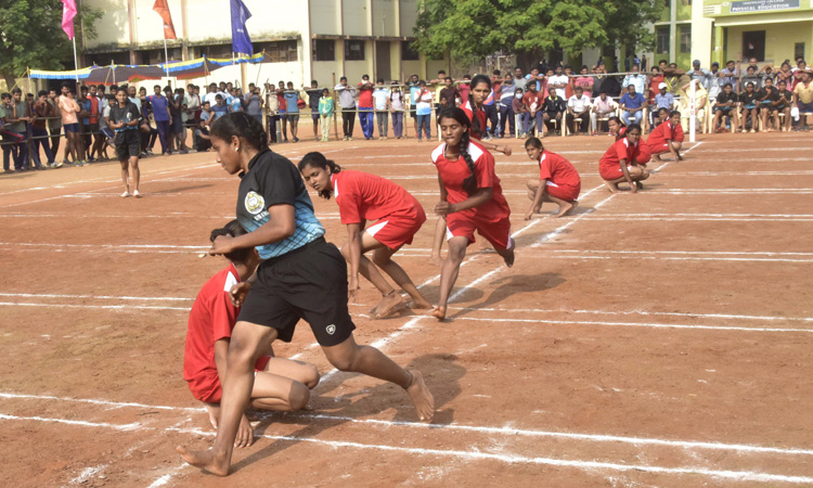 విజయపథంలో దూసుకెళ్తున్న కేయూ జట్టు
