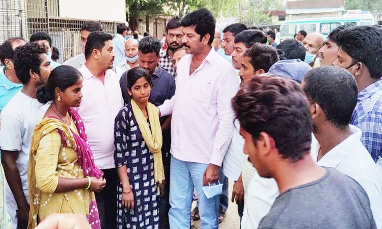 రక్తమోడిన రహదారులు