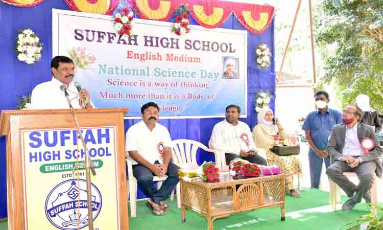 ప్రయోగాలు చేసి.. ప్రదర్శించి..