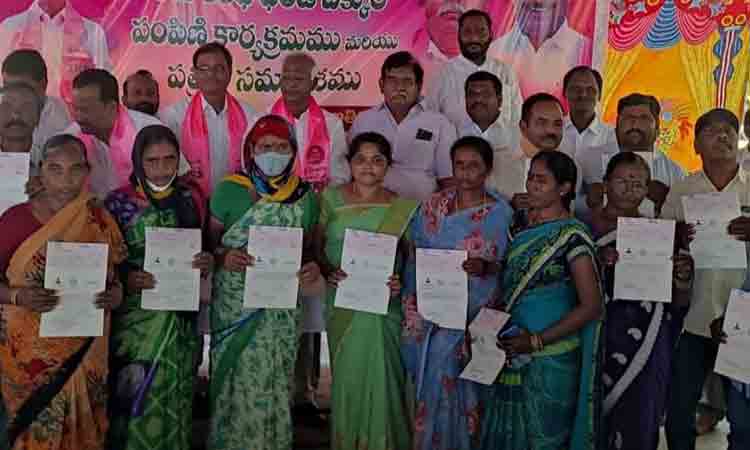 అభివృద్ధిని అడ్డుకుంటున్న కేంద్రం