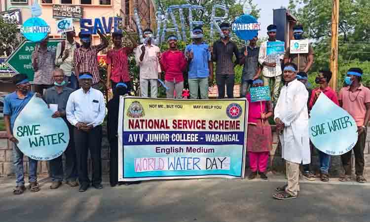 ప్రతి నీటి బొట్టునూ ఒడిసిపట్టాలి