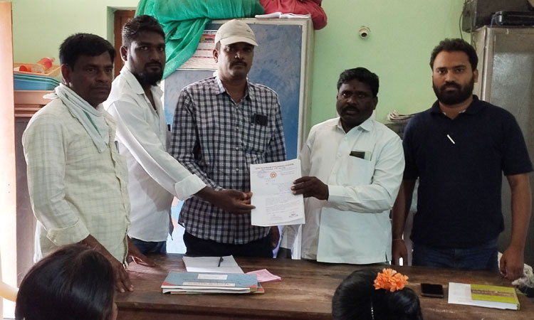 కేంద్రం ధాన్యాన్ని కొనుగోలు చేయాలి