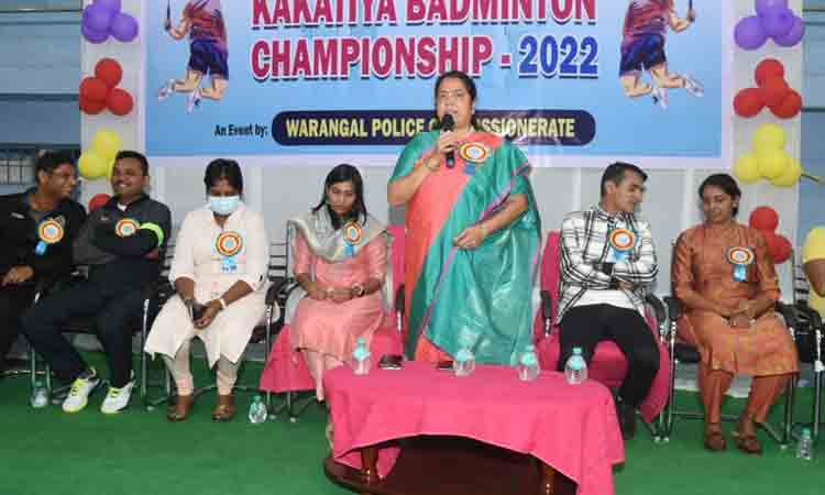 క్రీడల్లో రాణిస్తే ఉజ్వల భవిష్యత్‌