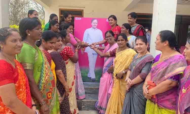 రాఖీ కట్టి.. కృతజ్ఞతలు తెలిపి..