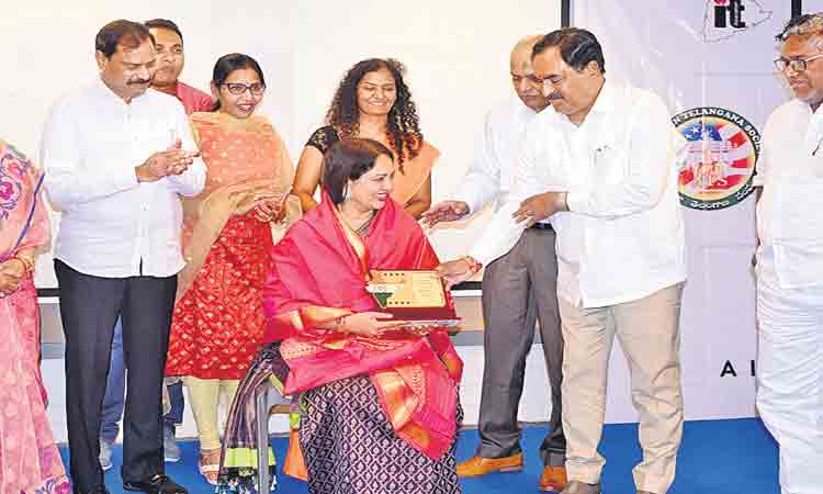 బడ్జెట్‌లో విద్య, ఆరోగ్యానికి పెద్దపీట