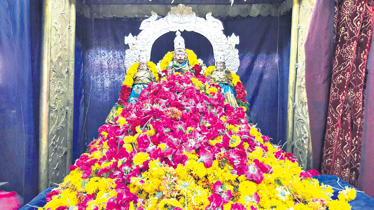 Yadadri | ల‌క్ష్మీ న‌ర‌సింహ స్వామికి ఎన్ని ర‌కాల‌ ప్ర‌త్యేక పూజ‌లు చేస్తారంటే..