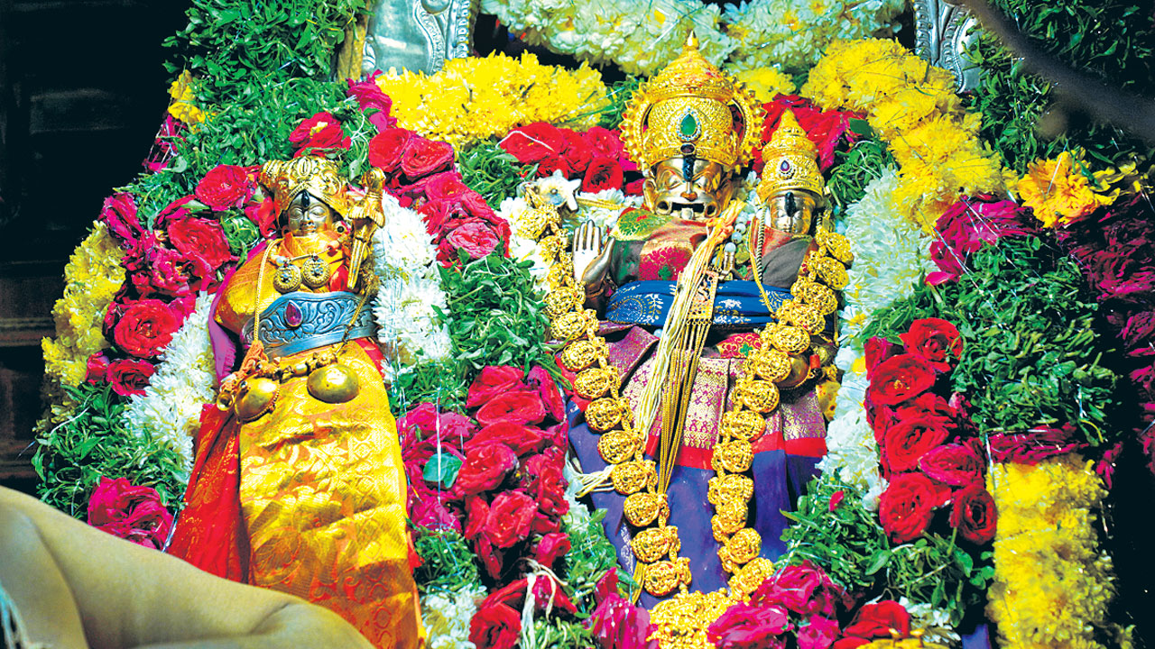 యాదాద్రిలో ల‌క్ష్మీన‌ర‌సింహుడికి ఎప్పుడు ఏ సేవ చేస్తారో తెలుసా