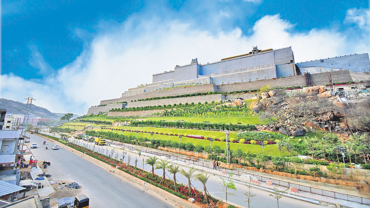 ఆధ్యాత్మిక‌మే కాదు.. ప‌చ్చ‌ద‌నానికి క్షేత్రం యాదాద్రి