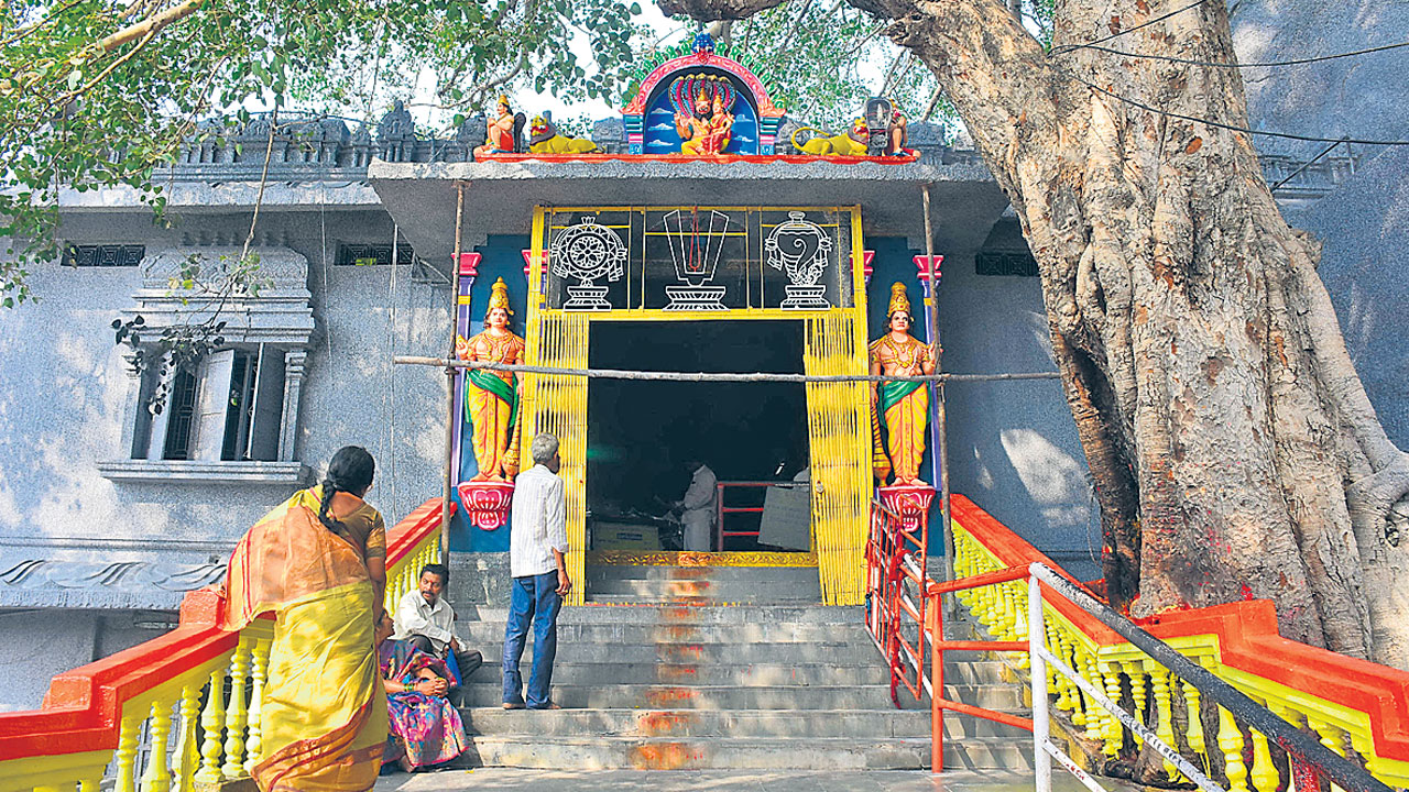 Yadadri Temple | యాదాద్రి ల‌క్ష్మీన‌ర‌సింహ స్వామి విహారానికి వెళ్లే క్షేత్ర‌మిదే..