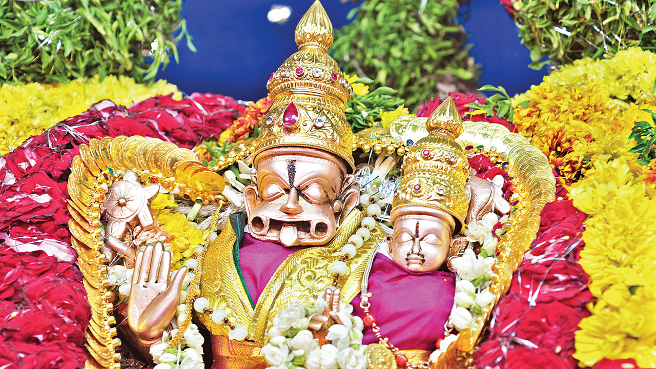 నవ వైకుంఠం మన యాదాద్రి.. ఇక్క‌డి విగ్ర‌హాలు, గోపురాల ప్ర‌త్యేక‌త ఏంటంటే..