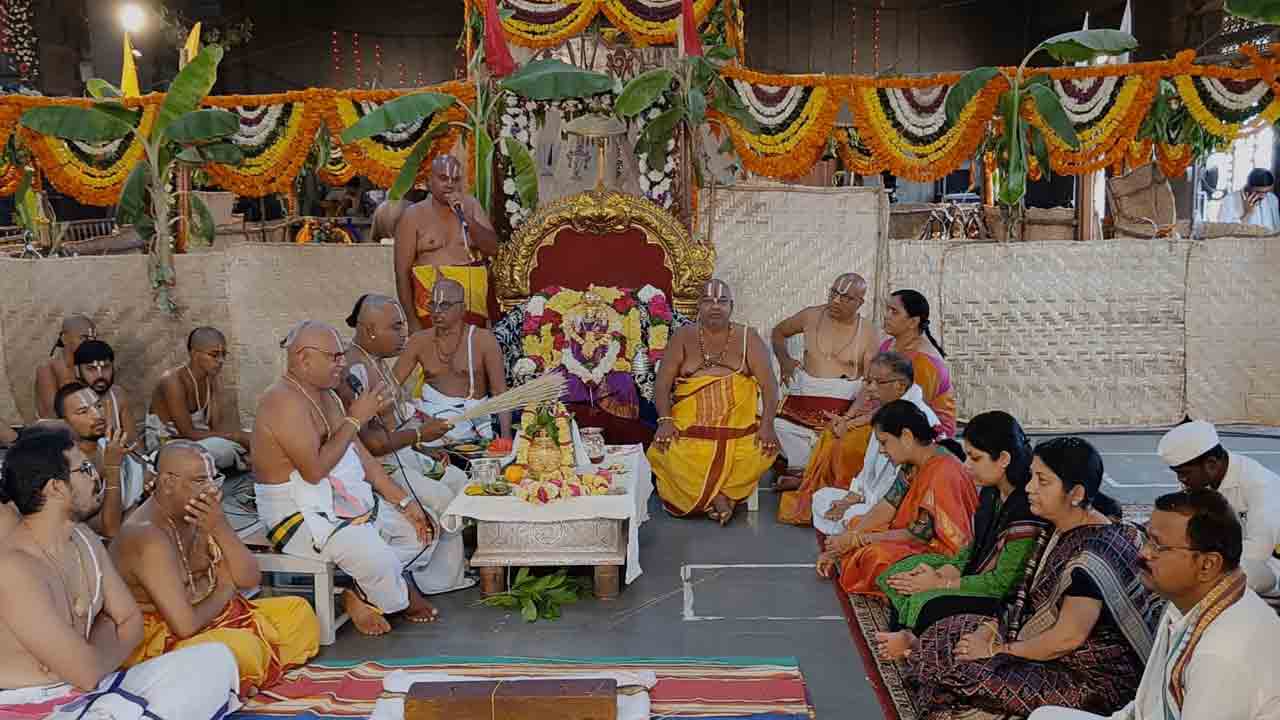 వైభ‌వంగా యాదాద్రిలో పంచ కుండాత్మక యాగం