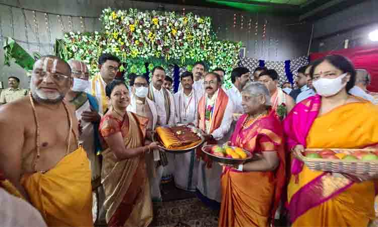 శ్రీ ల‌క్ష్మీన‌ర‌సింహ్మా స్వామివారికి టీటీడీ పట్టువస్త్రాలు