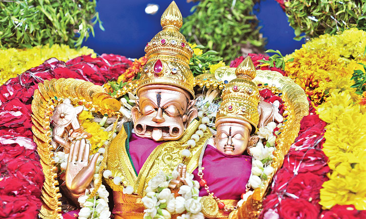 దేశంలో వెయ్యేండ్లుగా అలరారుతున్న దేవాలయాలు ఇవే..