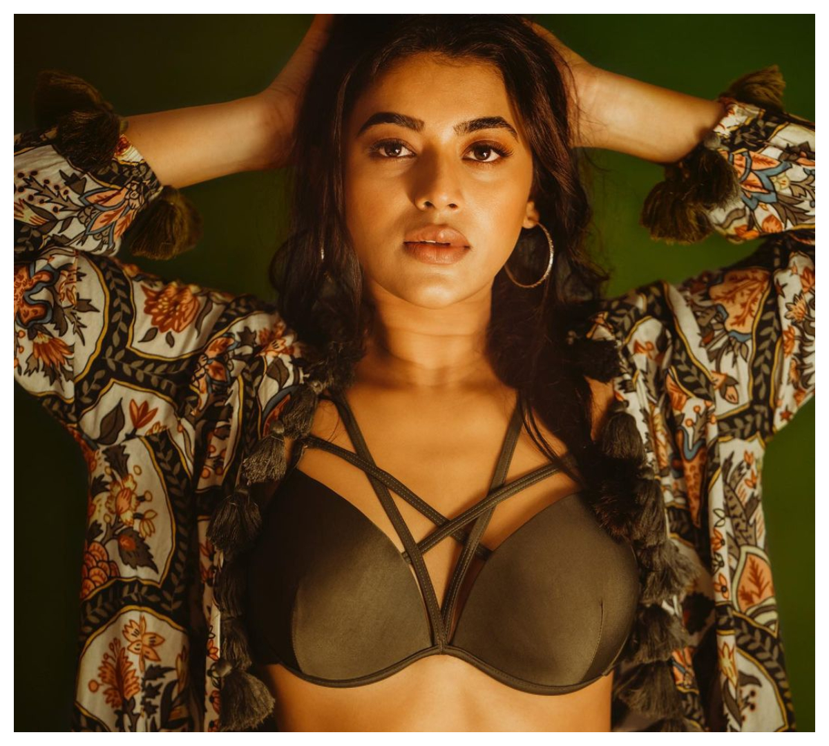 Yamini Bhaskar | చురకత్తుల్లాంటి చూపులతో కవ్విస్తున్న యామినీ భాస్కర్..