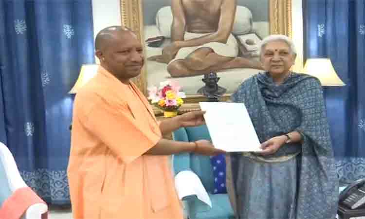 సీఎం పదవికి యోగి ఆదిత్యనాథ్‌ రాజీనామా