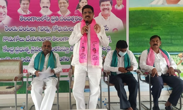 ధాన్యం కొనేలా కేంద్రం మెడలు వంచాలి