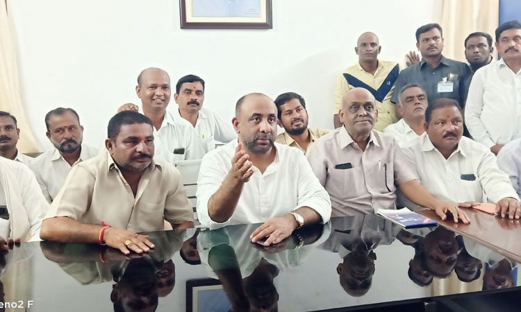 విగ్రహం ఏర్పాటు వివాదం బాధాకరం