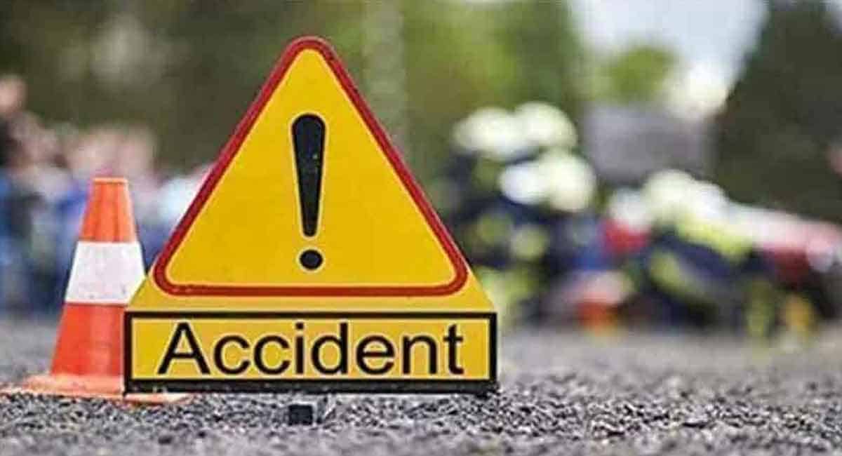 జూబ్లీహిల్స్లో అర్ధరాత్రి కారు బీభత్సం..