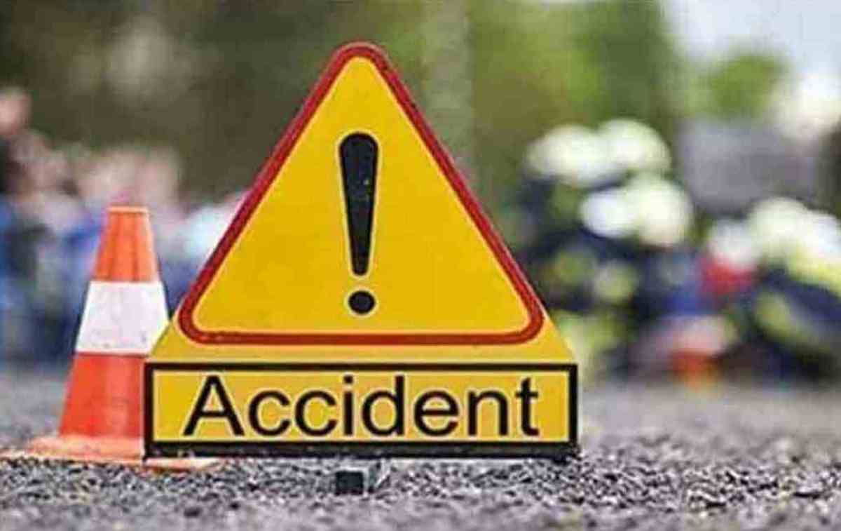 Car collided  divider | ఖైరతాబాద్‌ ఫ్లె ఓవర్‌పై డివైడర్‌ను ఢీకొట్టిన కారు