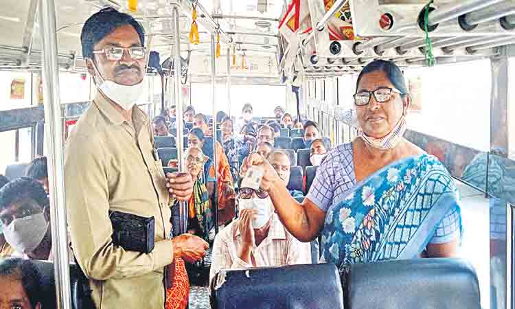 ఆర్టీసీలో మహిళల సంబురం