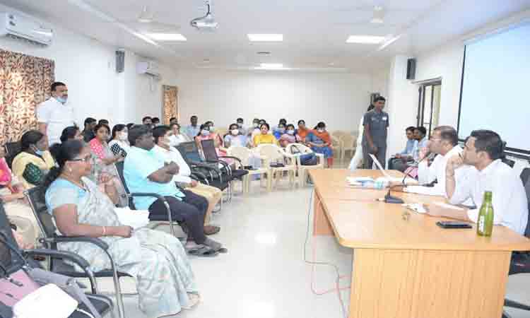 సాధారణ ప్రసవాల్లో  ముందుంచాలి