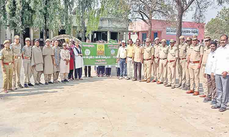 పర్యావరణ రక్షణలో భాగస్వాములు కావాలి