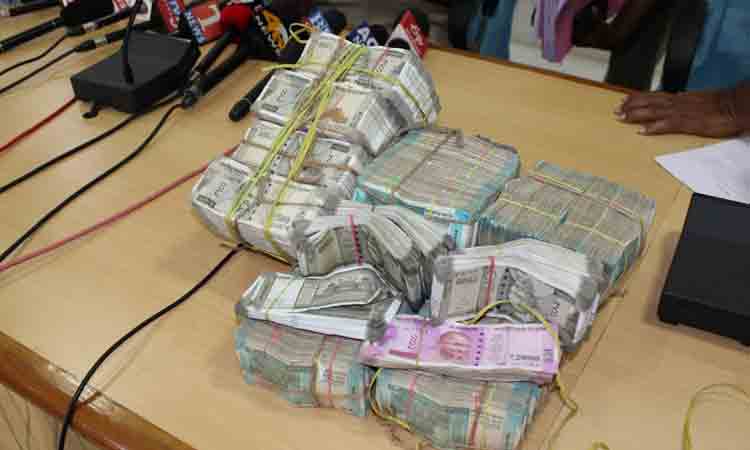 ఏడీసీసీబీ కుంభకోణంలో మరో ముగ్గురి అరెస్టు