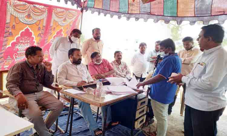 ‘ఉపాధి’లో వెలుగు చూసిన అక్రమాలు