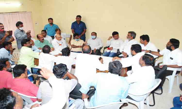 పరిహారం, ఉద్యోగం ఇవ్వాలి..