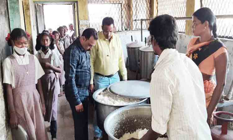 నాణ్యమైన భోజనం అందించాలి