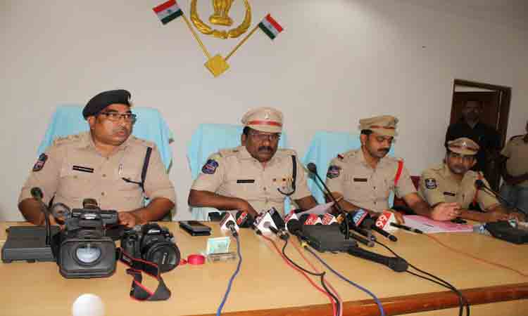 సాంకేతిక లోపాన్ని ఆసరాగా చేసుకొని..