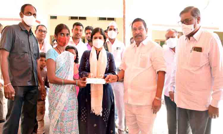 ఉజ్వల భవిష్యత్‌ను నిర్మించుకోవాలి