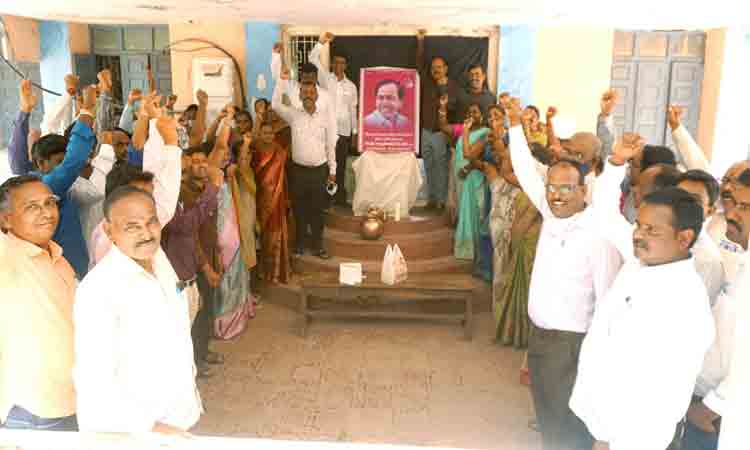 మెప్మా సిబ్బంది సంబురాలు