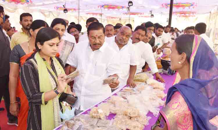 పథకాలను వినియోగించుకోవాలి