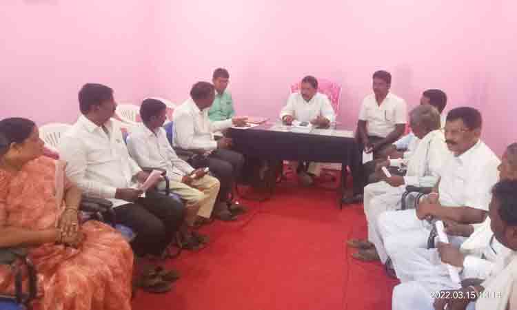 వాణిజ్య బ్యాంకులకు దీటుగా ఏడీసీసీలో సేవలు