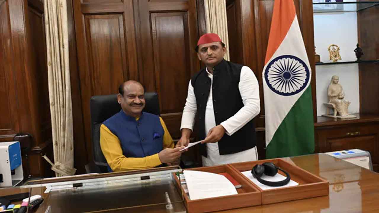 లోక్‌స‌భ ఎంపీగా అఖిలేశ్ యాద‌వ్ రాజీనామా