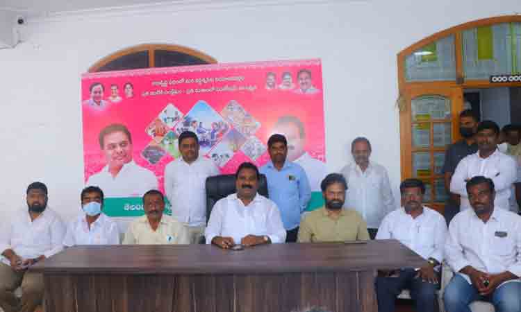 నిరుద్యోగ యువతకు ఉచిత శిక్షణ తరగతులు : ఎమ్మెల్యే అరూరి