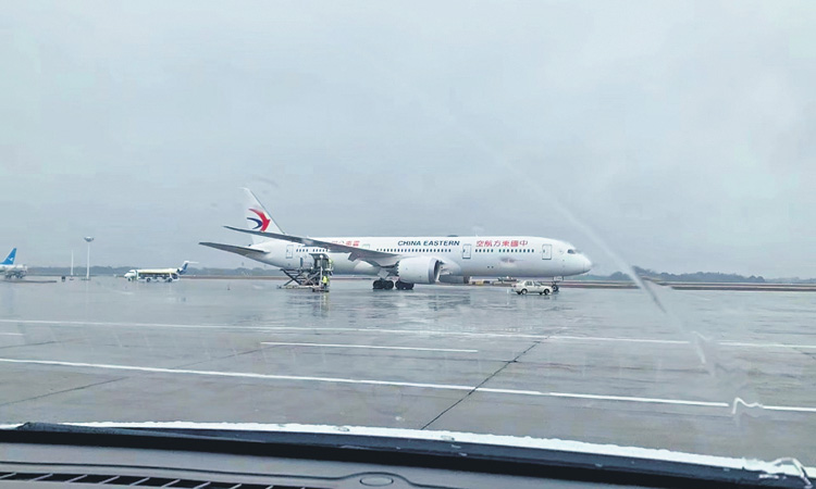 చైనాలో కూలిన విమానం