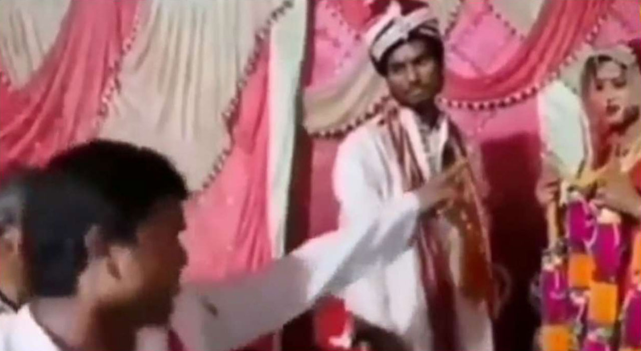 మాజీ ప్రియురాలి పెళ్లిలో ప్ర‌త్య‌క్ష‌మైన ప్రియుడు.. ఏం చేశాడో తెలిస్తే అవాక్క‌వుతారు : వైర‌ల్ వీడియో