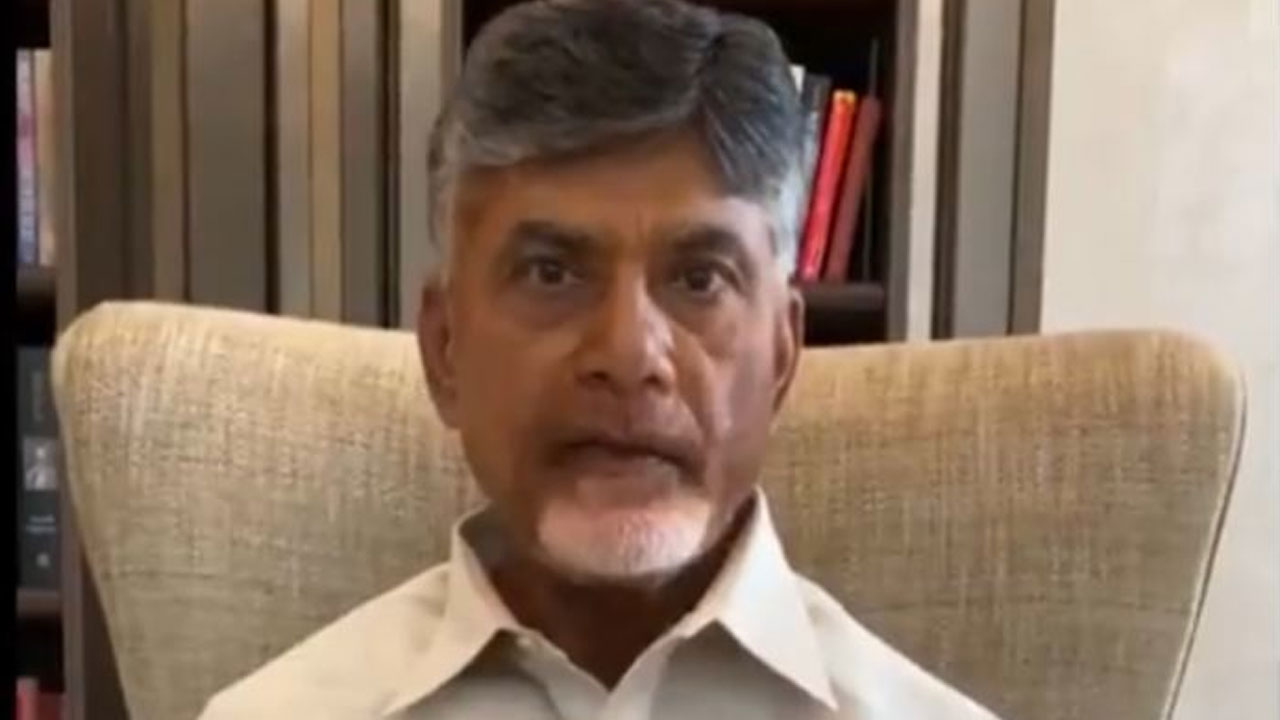 ఛార్జీలు పెంచ‌మ‌ని చెప్పి… ఇప్పుడేమో బాదేస్తున్నారు :  చంద్ర‌బాబు