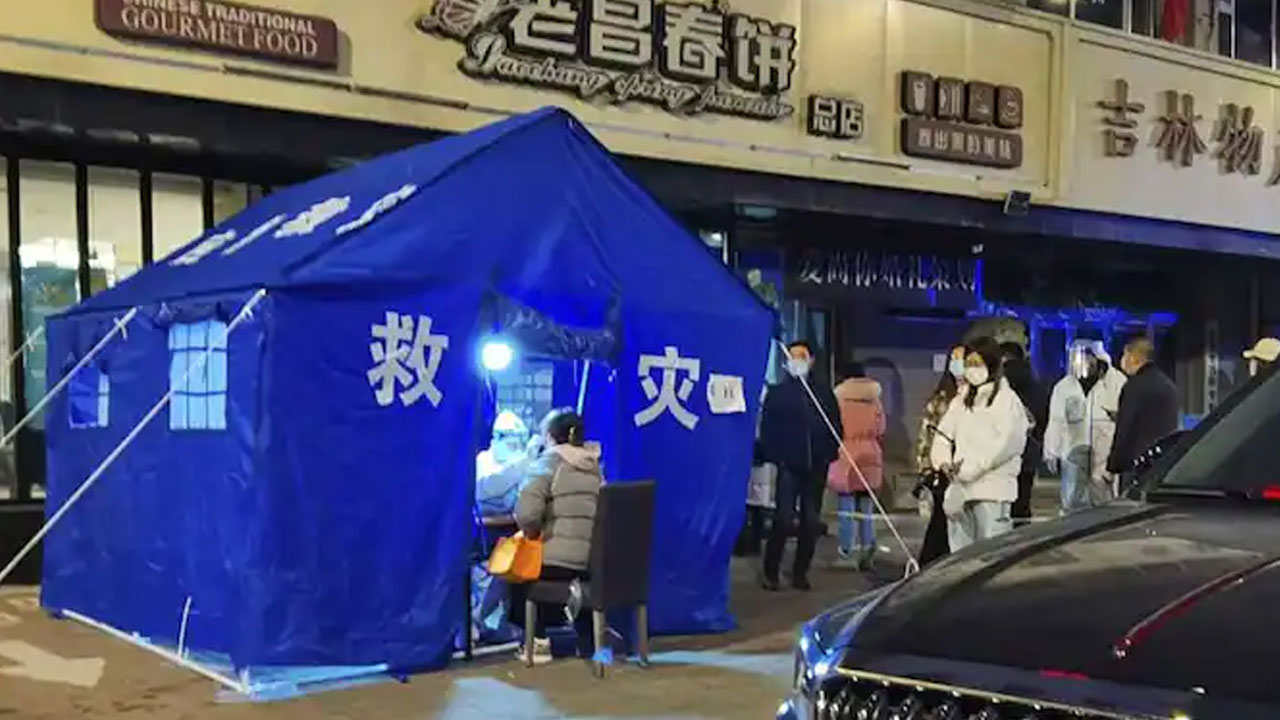 చైనాలో మ‌ళ్లీ క‌రోనా విజృంభ‌ణ‌.. 6000 బెడ్స్‌తో తాత్కాలిక‌ హాస్పిట‌ల్ నిర్మాణం