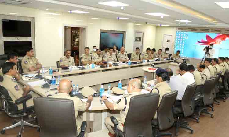 మత, రాజకీయ అంశాలపై ప్రత్యేక నిఘా : సీపీ సీవీ ఆనంద్‌