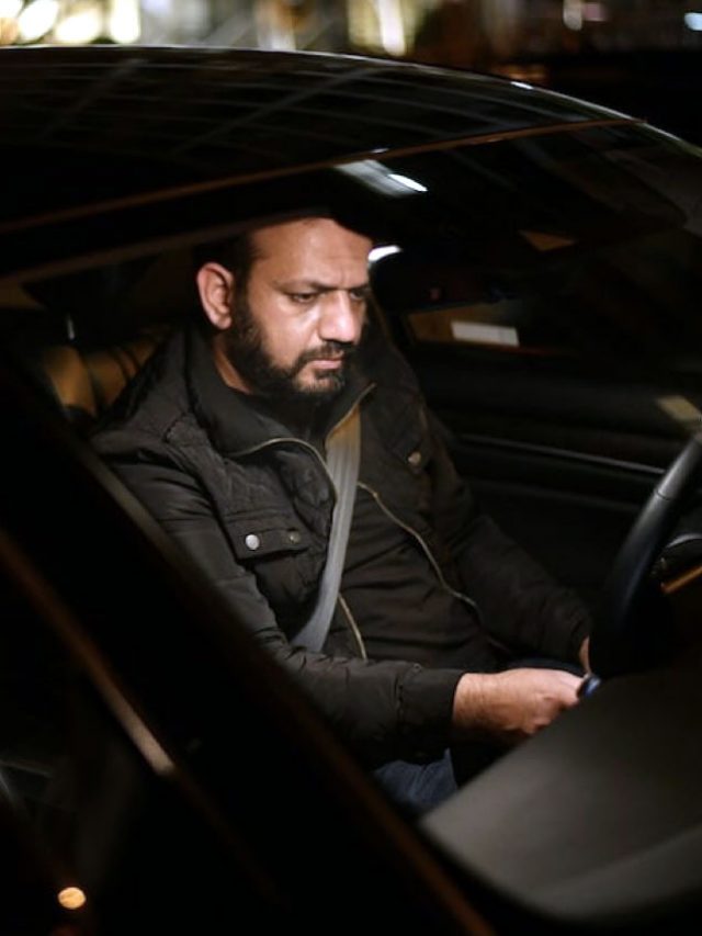 క్యాబ్‌ డ్రైవర్‌గా పనిచేస్తున్న మాజీ ఆర్థిక మంత్రి