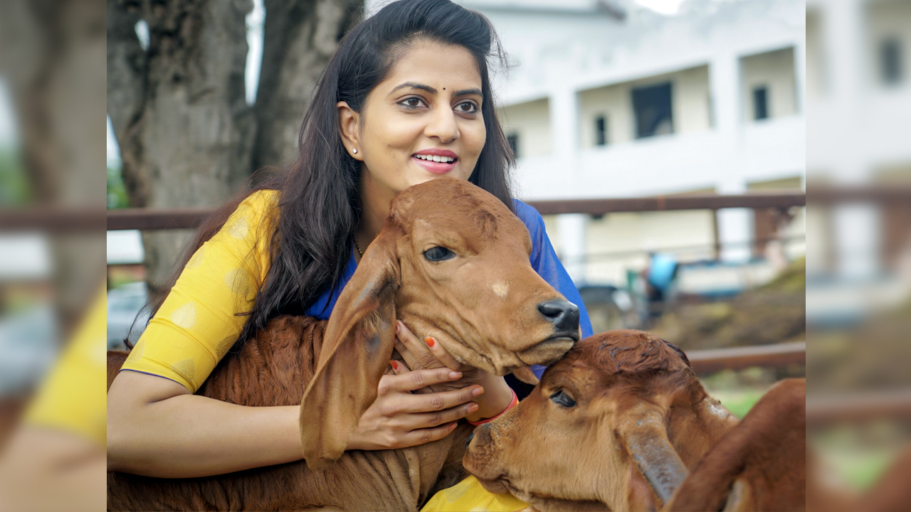Allola Divya Reddy | ఆవులు ఆమె నేస్తాలు.. వాటి సంరక్ష‌ణే ధ్యేయం.. దివ్యారెడ్డి స‌క్సెస్ జ‌ర్నీ ఇదీ..