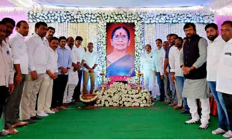 రామమణికి నివాళులు అర్పించిన మంత్రి ఎర్రబెల్లి