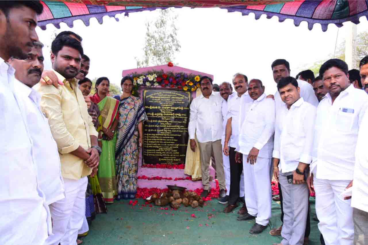 అభివృద్ధిలో తెలంగాణ దేశానికే ఆదర్శం : మంత్రులు ఎర్రబెల్లి, సబిత